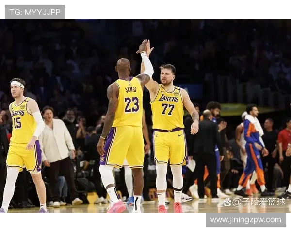 NBA季后赛激烈角逐 詹姆斯率领湖人迎战勇士挑战总冠军梦想